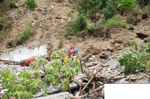 地震中北川庙里的佛像